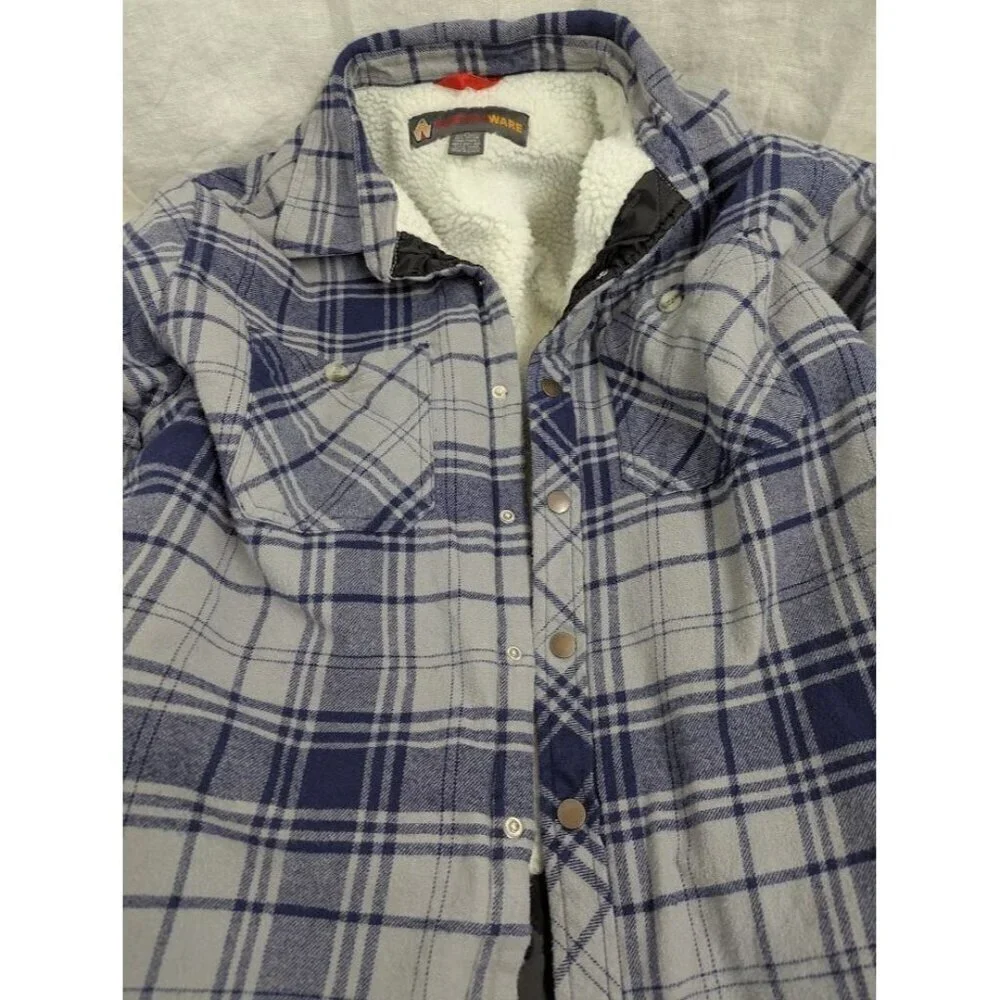 AmericaWare Men's XL sherpa lined flannel, snap closure, gray and blue plaid